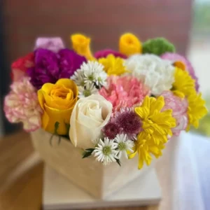 Arreglo de Flores Corazón de Primavera (Little)