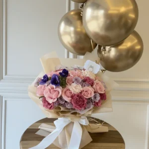 Arreglo de Flores Lila Sutil + Globos con Helio